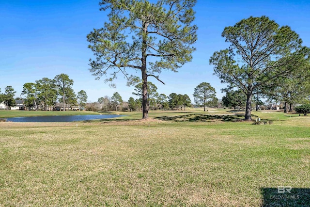 view of yard featuring a water view