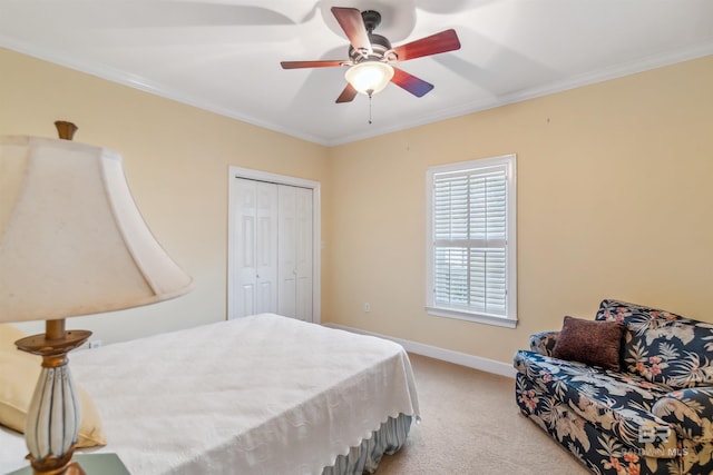 bedroom with ornamental molding, a closet, carpet, baseboards, and ceiling fan