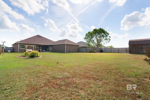 view of yard featuring a fenced backyard
