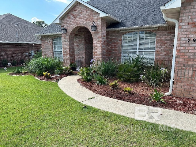 view of front of property with a front lawn