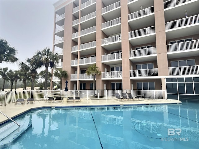 view of swimming pool