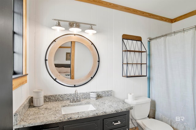 bathroom featuring a shower with curtain, vanity, toilet, and crown molding