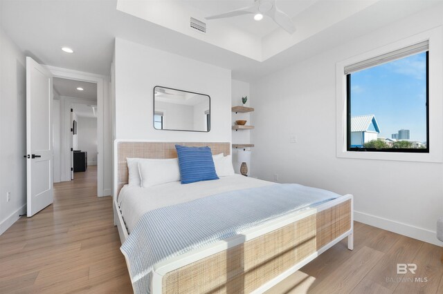 bedroom with light wood finished floors, baseboards, visible vents, and recessed lighting