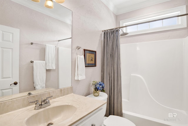 full bathroom featuring shower / tub combo with curtain, vanity, toilet, and ornamental molding