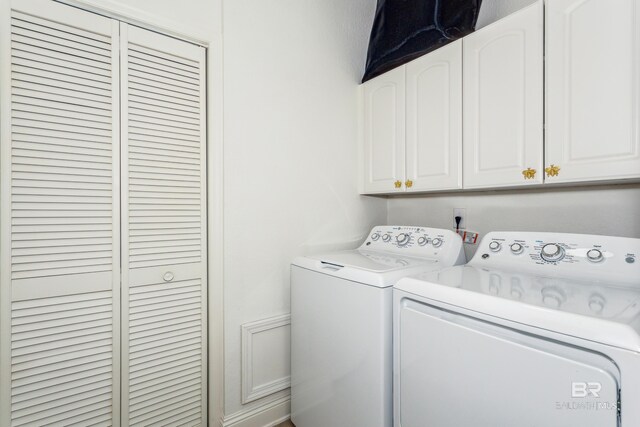 washroom with cabinets and independent washer and dryer