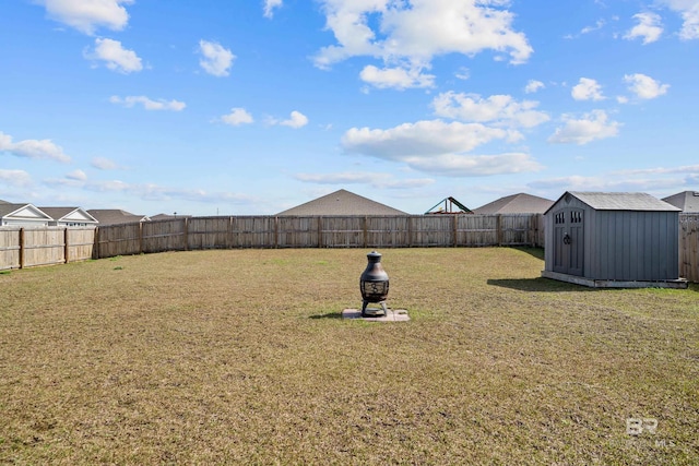 view of yard with a shed