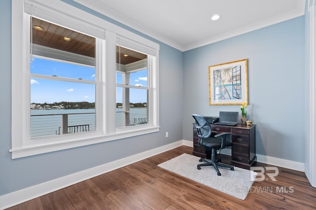 home office with baseboards, ornamental molding, dark wood-type flooring, and recessed lighting