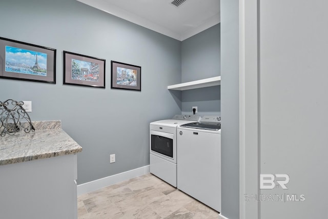washroom featuring baseboards, laundry area, and washing machine and clothes dryer
