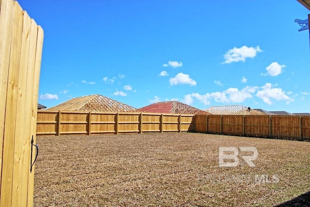 view of yard featuring a fenced backyard