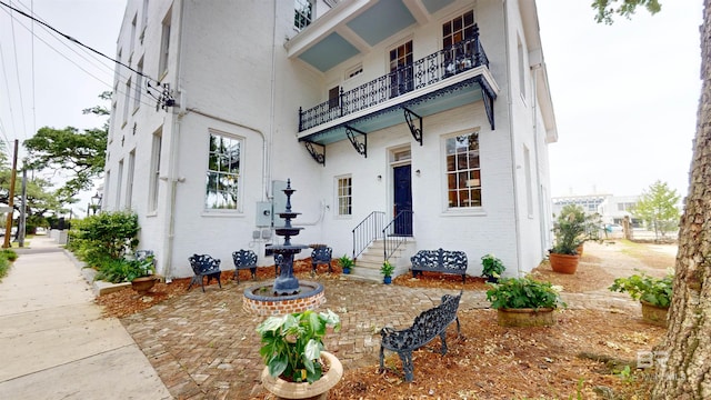 view of front of house with a balcony