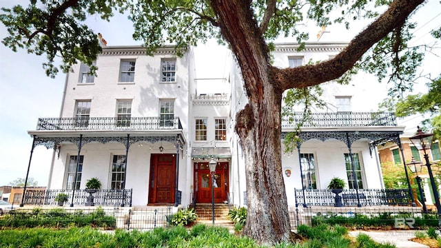 view of front of home featuring a porch and a balcony