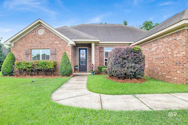 view of front of house with a front lawn