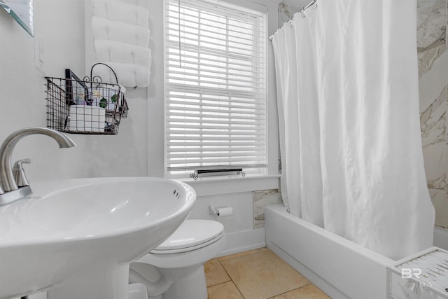 full bathroom featuring tile patterned floors, sink, shower / tub combo, and toilet