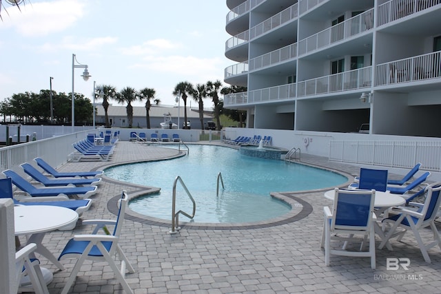 view of swimming pool