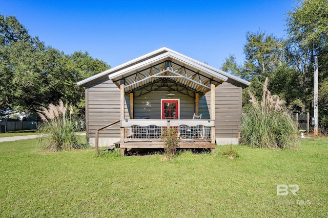 view of front of property with a front lawn