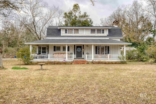 country-style home with a porch and a front yard