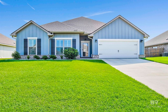 view of front of property featuring a front yard and a garage