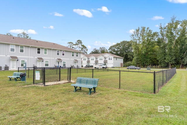 view of property's community featuring a lawn