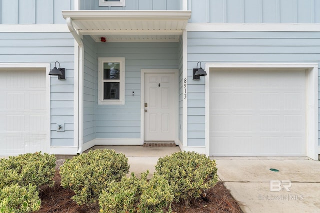 property entrance featuring a garage