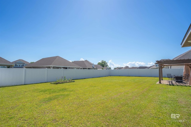 view of yard featuring a pergola