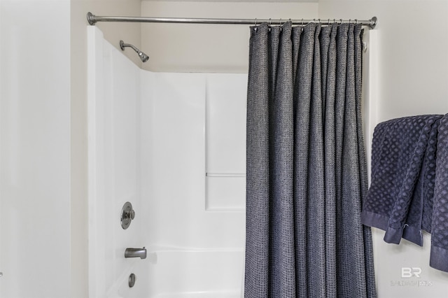 bathroom with shower / tub combo