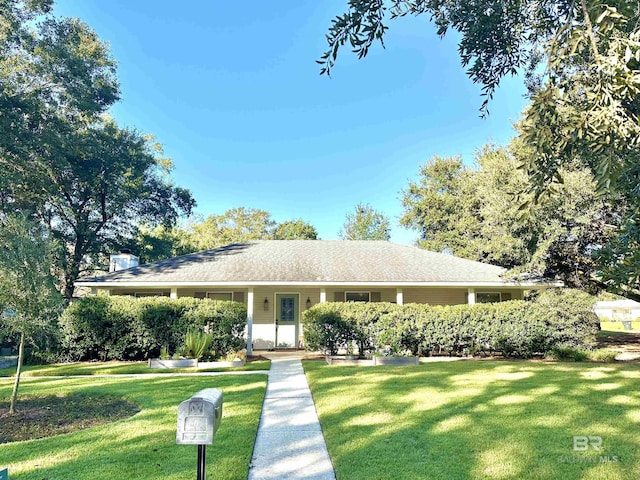 view of front of house featuring a front yard