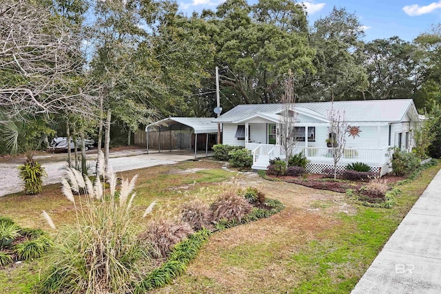 view of front of home with a front lawn, a carport, and a porch