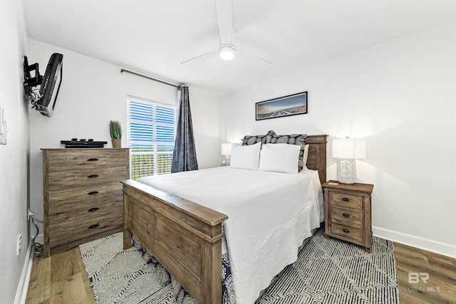 453 Dune Dr Unit 404, Gulf Shores, AL 36542 - bedroom with wood finished floors and a ceiling fan