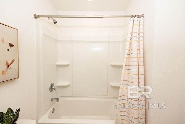 bathroom featuring shower / bath combo with shower curtain