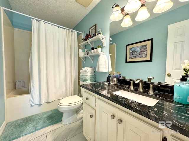 bathroom with a chandelier, toilet, vanity, shower / tub combo, and a textured ceiling