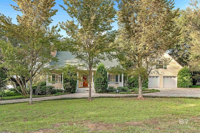 view of front facade featuring a front yard and a porch