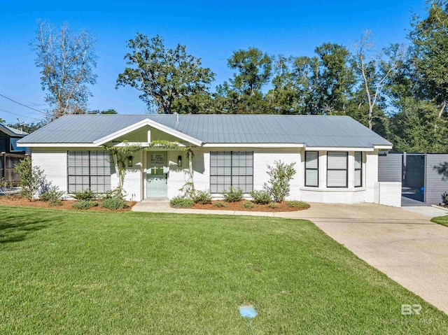 ranch-style house with a front yard