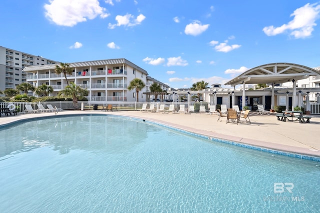 view of swimming pool