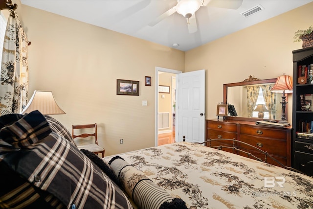 bedroom with ceiling fan