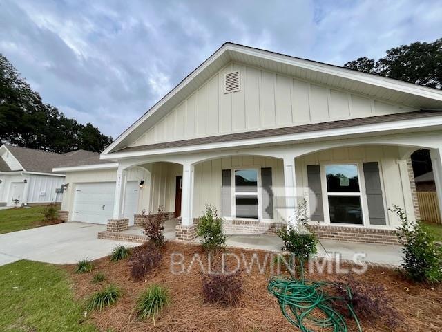 view of front facade with a garage and covered porch