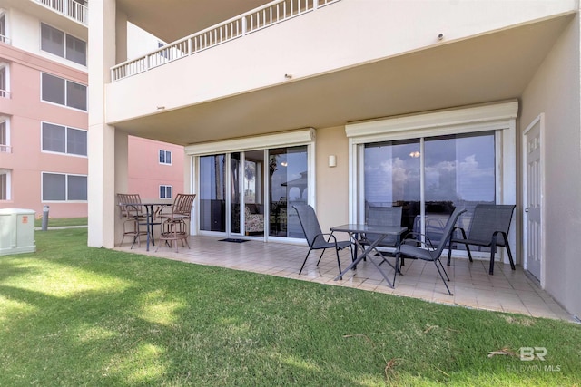 527 Beach Club Trl Unit C110, Gulf Shores, AL 36542 - rear view of house with stucco siding, a lawn, and a patio area