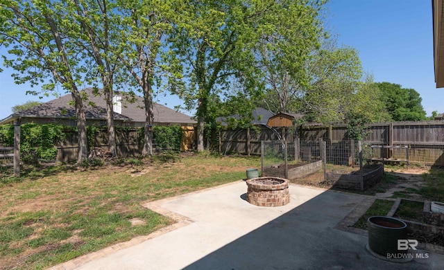 343 Stave Mill Rd, Fairhope, AL 36532 - view of yard with a patio area, a fenced backyard, and an outdoor fire pit