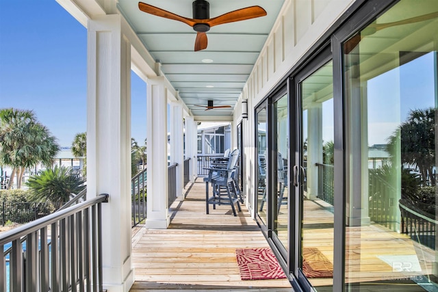 balcony featuring ceiling fan