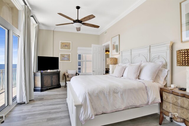 14237 Perdido Key Dr Unit Ph-1401, Pensacola, FL 32507 - bedroom featuring light wood-style floors, visible vents, a ceiling fan, and ornamental molding