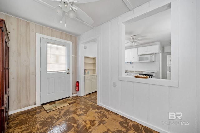 foyer entrance featuring ceiling fan and tile patterned flooring