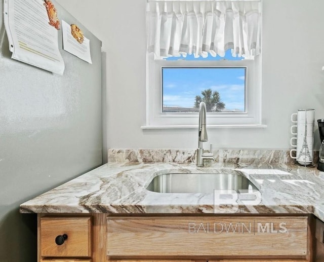 bathroom featuring a sink