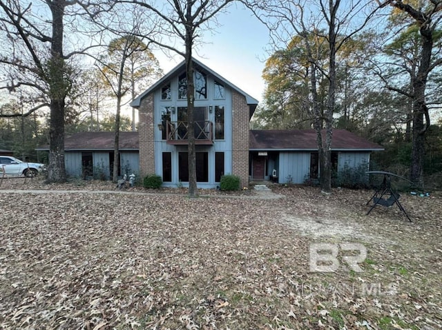 view of front of property with a balcony