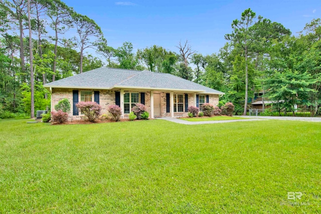 ranch-style home with a front yard