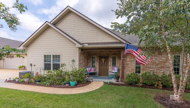 view of front facade featuring a front yard and a garage