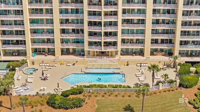 view of swimming pool