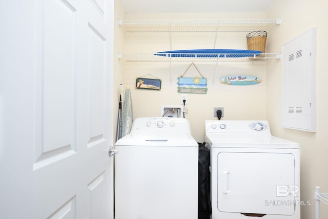 washroom with laundry area and independent washer and dryer