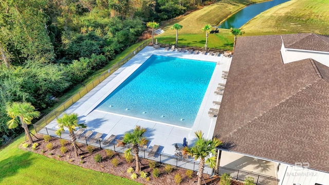 view of swimming pool featuring a water view