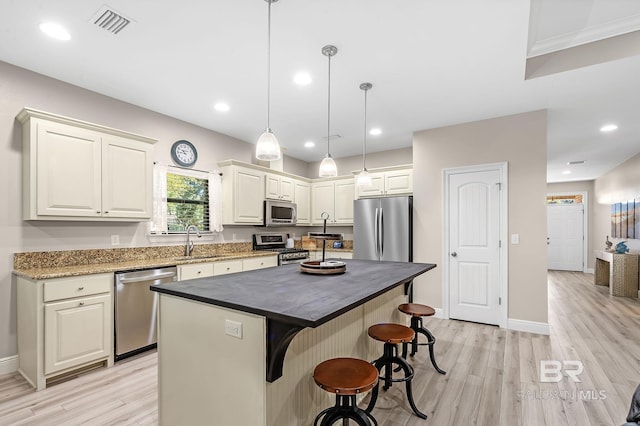 26635 Terry Cove Dr, Orange Beach, AL 36561 - kitchen featuring a sink, visible vents, hanging light fixtures, appliances with stainless steel finishes, and a center island