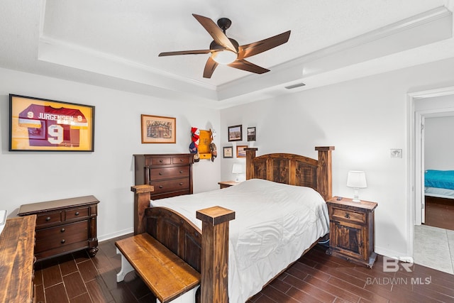 bedroom featuring a textured ceiling, dark wood-type flooring, and ceiling fan