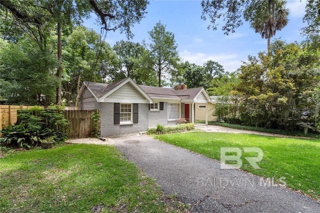 ranch-style home with a front yard